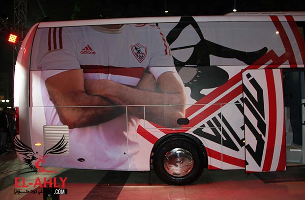 مرتضى منصور يرفع "صورة دويدار" من حافلة الزمالك