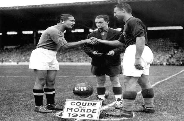 تاريخ كأس العالم 4 1938 إيطاليا تفوز مجددا وسط غضب أوروجواي والآرجنتين الأهلى كوم