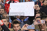 طلب مشجعي الأهلي لرمضان صبحي ومحمد الشناوي في مباراة وادي دجلة