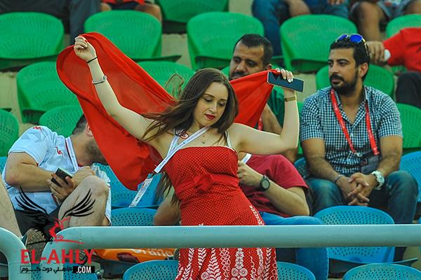 جميلات تونس تشعلن المدرجات وتواجد زملكاوي بمباراة السنغال وتونس في نصف نهائي كأس الأمم