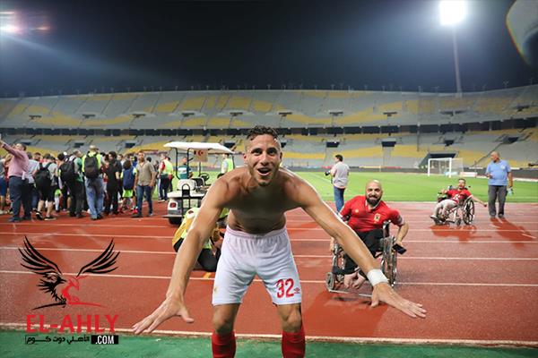 رمضان صبحي يقود احتفالات اللاعبين المجنونة بعد الفوز بلقب الدوري