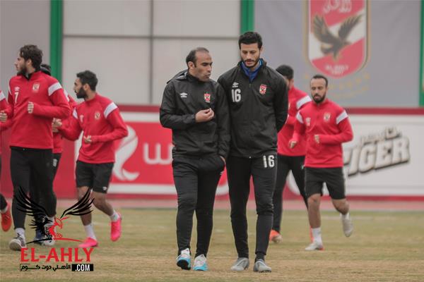 انتظام رمضان ونقاش فايلر مع معلول في أبرز صور مران الأهلي استعدادا للقاء الزمالك