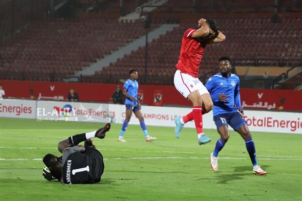 بمشاركة لويس وطاهر.. لقطات من فوز الأهلي على الهلال السوداني 1-0