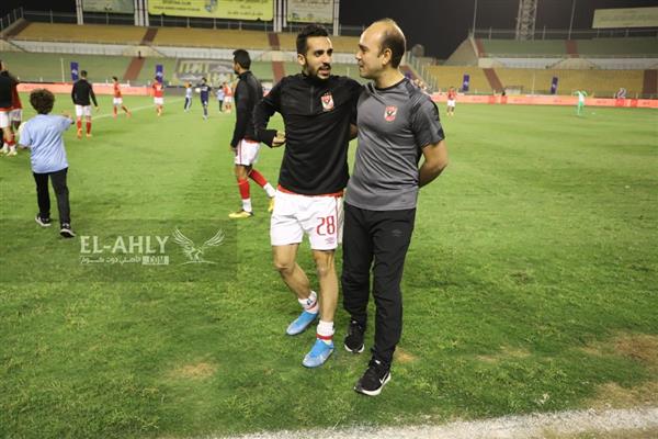 طبيب الأهلي يتدخل لمنع كريم فؤاد من الاحتفال بهدفي معلول.. ولكن لا حياة لمن تنادي