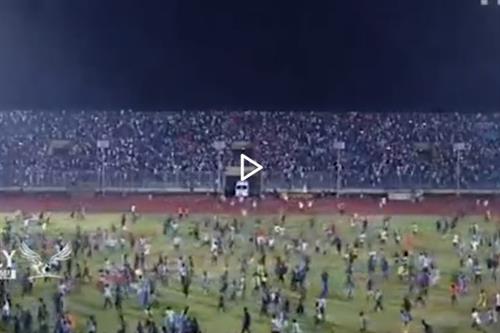 جماهير ليبيريا تقتحم الملعب بعد الفوز بثلاثية على سيراليون في تصفيات كأس العالم