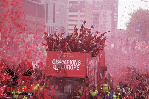 احتفالات فريق ليفربول في شوارع المدينة بعد التتويج بدوري أبطال أوروبا
