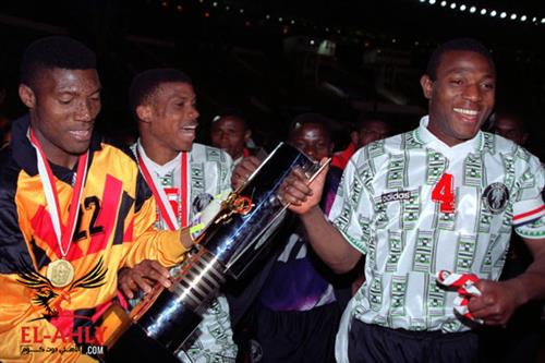 كلاسيكيات.. نيجيريا توقف مغامرة رفاق كالوشا بواليا وتقتنص لقب 1994 