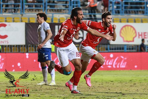 فرحة جنونية من لاعبي الأهلي بعد هدف جيرالدو القاتل في شباك سموحة