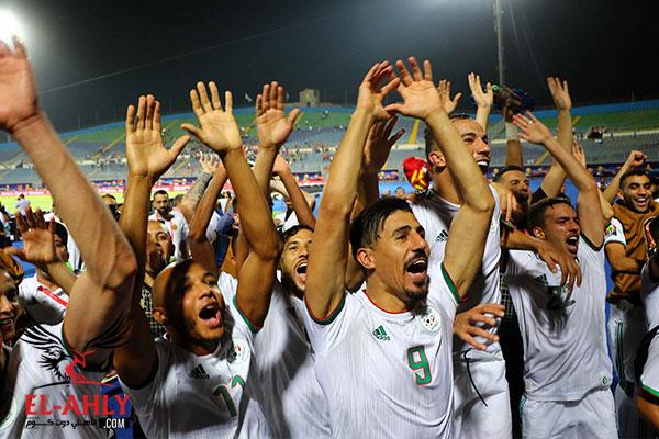 شاهد فرحة لاعبي الجزائر مع الجماهير بعد الفوز على غينيا والتأهل لربع نهائي أمم افريقيا