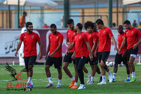 فايلر يداعب الكرة وحديث خاص مع متولي في أبرز لقطات مران الأهلي 