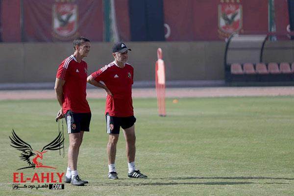 شوبير: الأهلي استقر على التجديد لرباعي الفريق.. وكولر يرغب في تدعيم مركزين