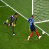 فرنسا تحسم تأهلها لثمن النهائي وتُلقي بيرو خارج المونديال