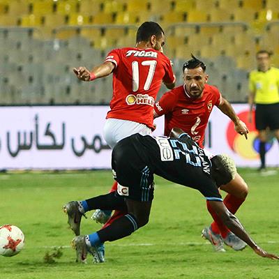 مشادات بين لاعبي الأهلي وبيراميدز في برج العرب