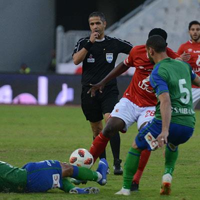 محمود عاشور يقود مباراة الأهلي وطنطا وأمين عمر للزمالك والجونة