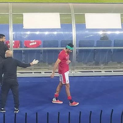 التشخيص المبدئي لإصابة طاهر محمد طاهر واللاعب يغادر للمستشفى