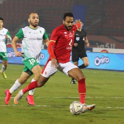 الأهلي ينهي الشوط الأول متقدماً بهدف على الاتحاد وسط مهرجان فرص مهدرة