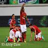 لاعبو الاهلى يحتفلون بحسام عاشور